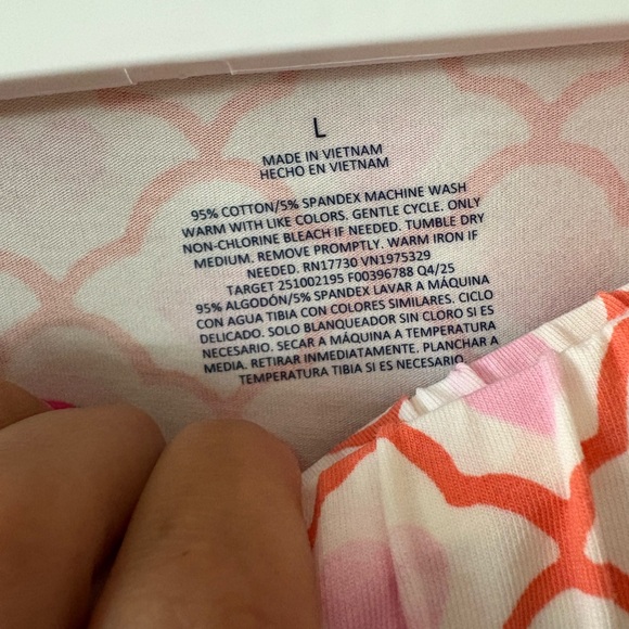 Roller Rabbit Pink and White Scallop Pajama Set - Picture 2 of 2